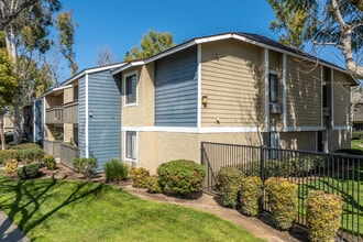 River Oaks in Riverside, CA - Building Photo - Building Photo