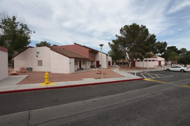 Vera Johnson Manor A in Las Vegas, NV - Building Photo - Building Photo