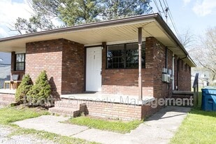 809 Henderson Ave, Unit 809 A in Rossville, GA - Building Photo