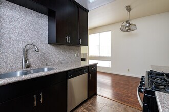 1224 S Corning St in Los Angeles, CA - Building Photo - Building Photo