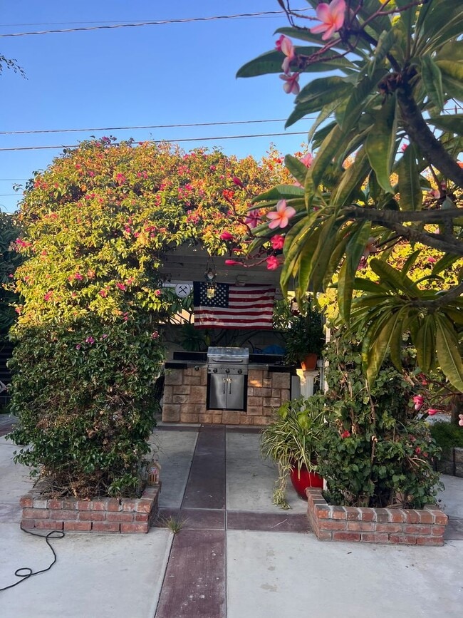 8625 Holbrook St in Pico Rivera, CA - Building Photo - Building Photo