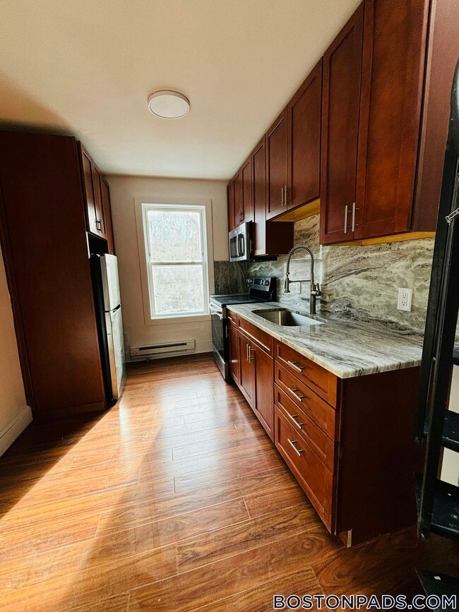 682 Parker St, Unit 2 in Boston, MA - Building Photo - Building Photo