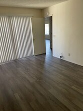 885-887 Douglas Ct in Hemet, CA - Building Photo - Building Photo