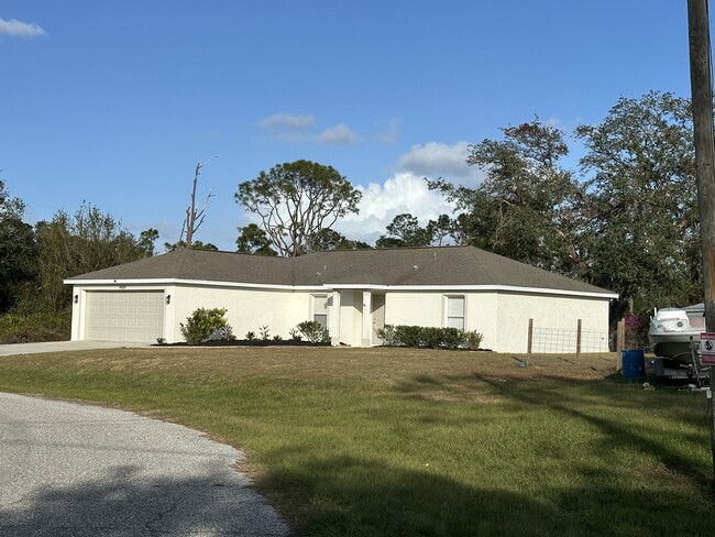 4626 Schoen St in North Port, FL - Building Photo - Building Photo