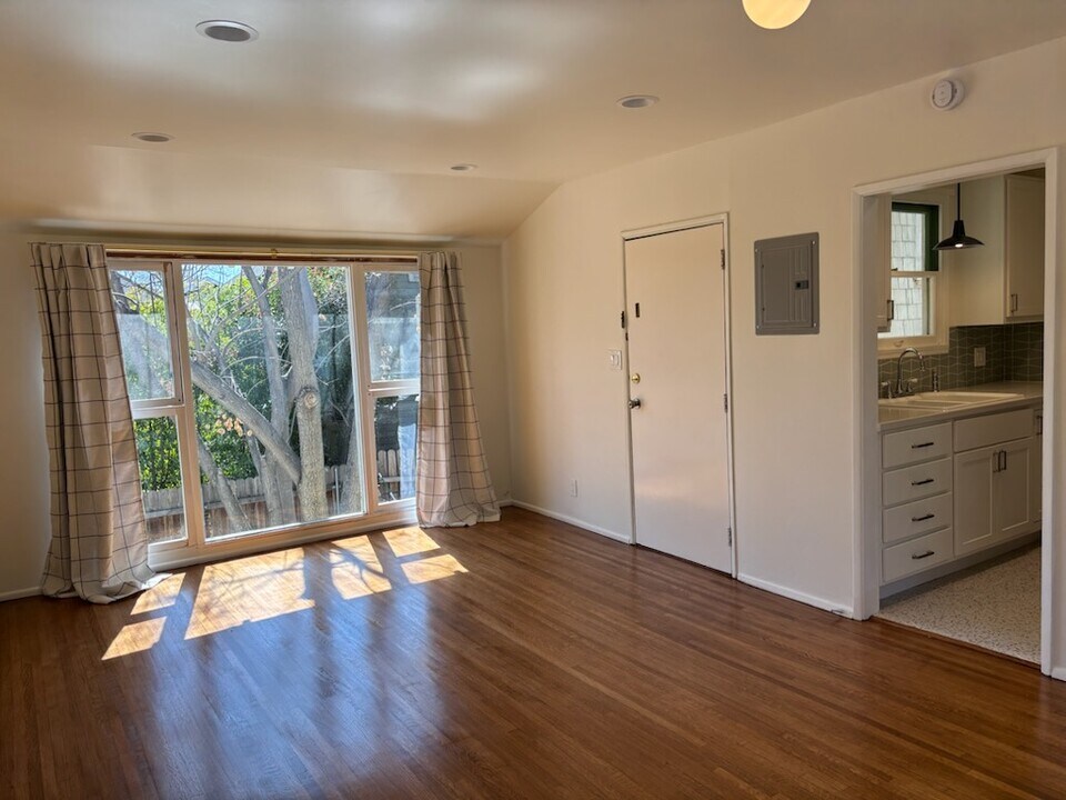 1155 Oxley St in South Pasadena, CA - Building Photo
