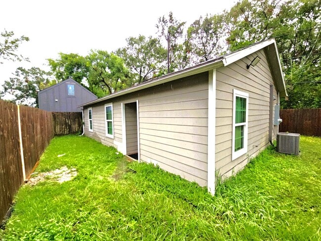 property at 11435 Raincove Dr