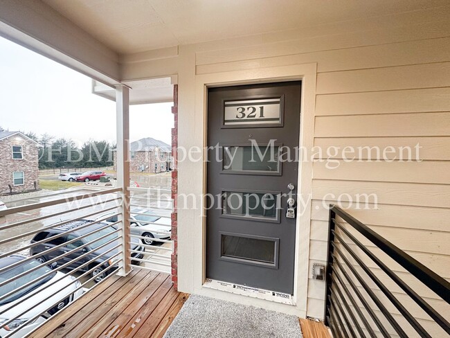 1203 N Clay St in Ennis, TX - Building Photo - Building Photo