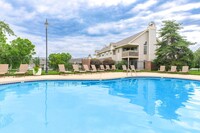 The Woodlands Of Brookfield in Brookfield, WI - Foto de edificio - Building Photo