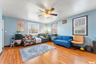 1025 38th St in Moline, IL - Foto de edificio - Building Photo