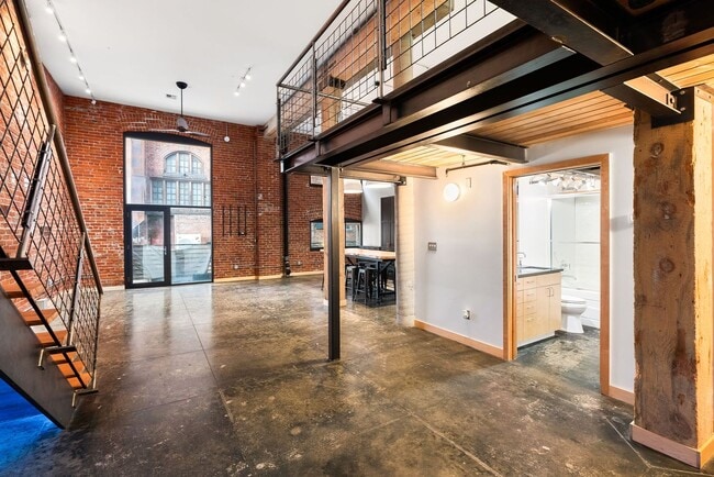 property at 1016 W Railroad