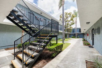 Osage Gardens Apartments in Inglewood, CA - Building Photo - Building Photo