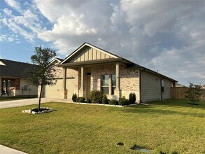 200 Nathaniel Dr in Taylor, TX - Building Photo - Building Photo