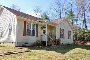 43 Old Southside Rd in Saluda, NC - Building Photo