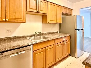 9 Concorde Way in Windsor Locks, CT - Building Photo - Building Photo