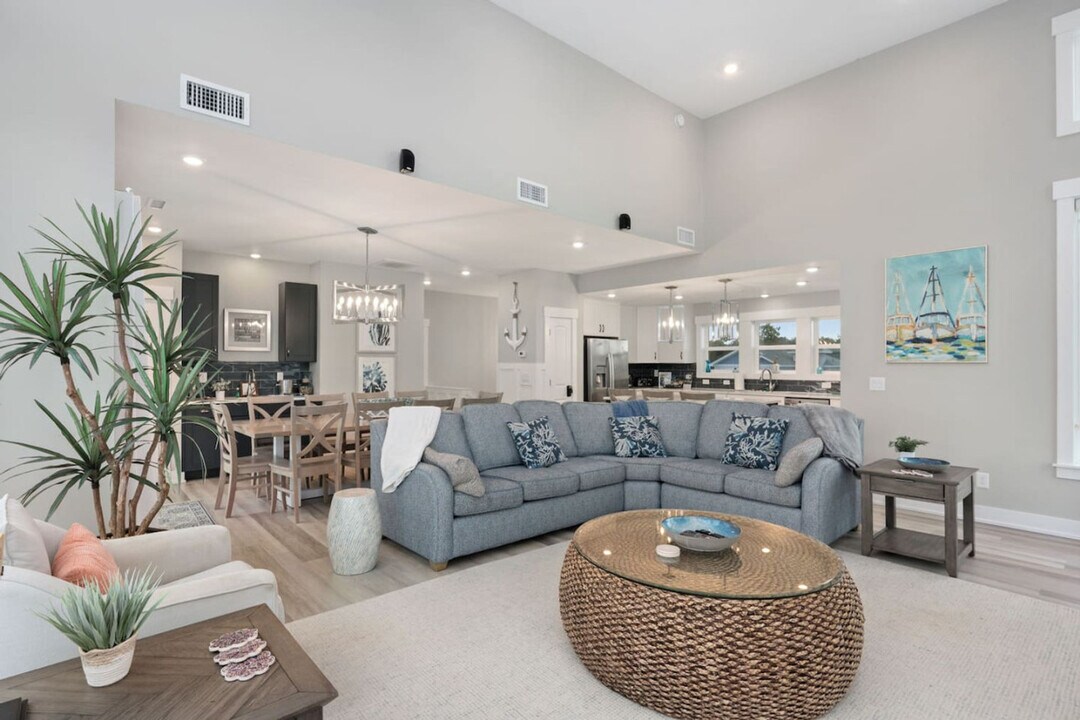 996 Cruz Bay Ln in Corolla, NC - Building Photo