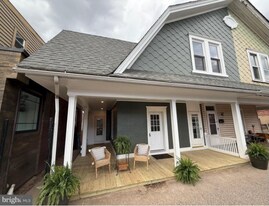 9 W Chestnut St in Souderton, PA - Building Photo