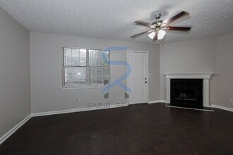 7215 Crestside Dr in Austell, GA - Foto de edificio - Building Photo