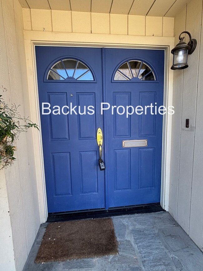 211 Chaucer Dr in Salinas, CA - Building Photo - Building Photo