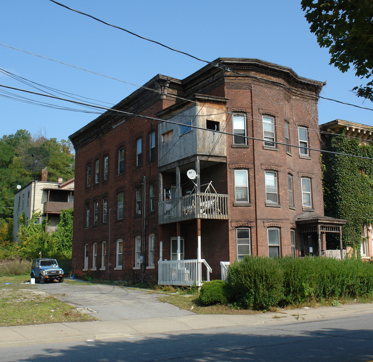 218 E Main St in Amsterdam, NY - Building Photo