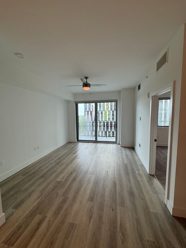 47 NW 30th St, Unit A3 in Miami, FL - Building Photo - Building Photo