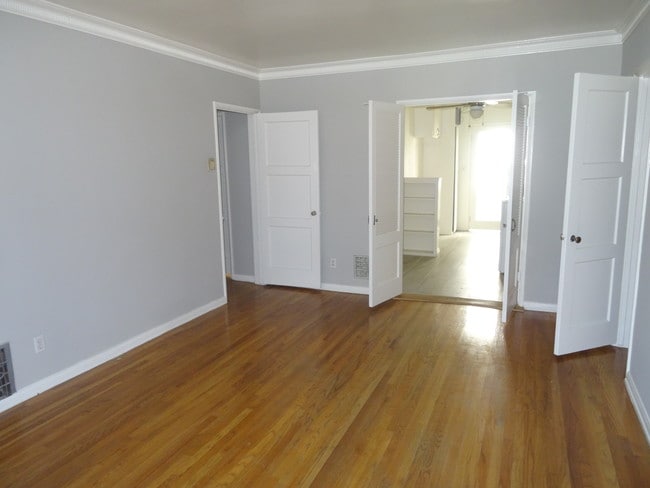 608 S Burnside Ave, Unit 1 in Los Angeles, CA - Building Photo - Building Photo