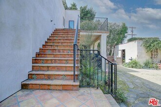 10567 Ayres Ave in Los Angeles, CA - Foto de edificio - Building Photo