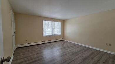 27 N Main St in Essex, CT - Building Photo - Building Photo