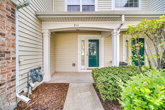 914 Waterford Ln in Elk Grove Village, IL - Building Photo - Building Photo