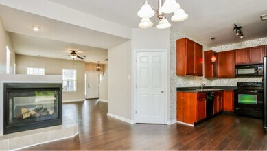 1027 Glengarry Dr in Wentzville, MO - Foto de edificio - Building Photo