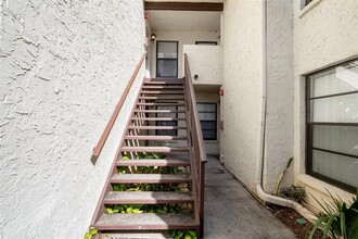 2595 Cyprus Dr in Palm Harbor, FL - Building Photo - Building Photo