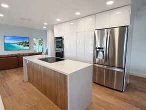 311 NW 201st Ave in Pembroke Pines, FL - Building Photo - Building Photo