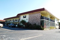 928 S Federal Hwy in Lake Worth, FL - Foto de edificio - Building Photo