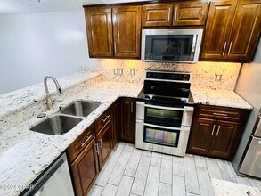 8623 N Lagoon Dr in Panama City Beach, FL - Building Photo - Building Photo