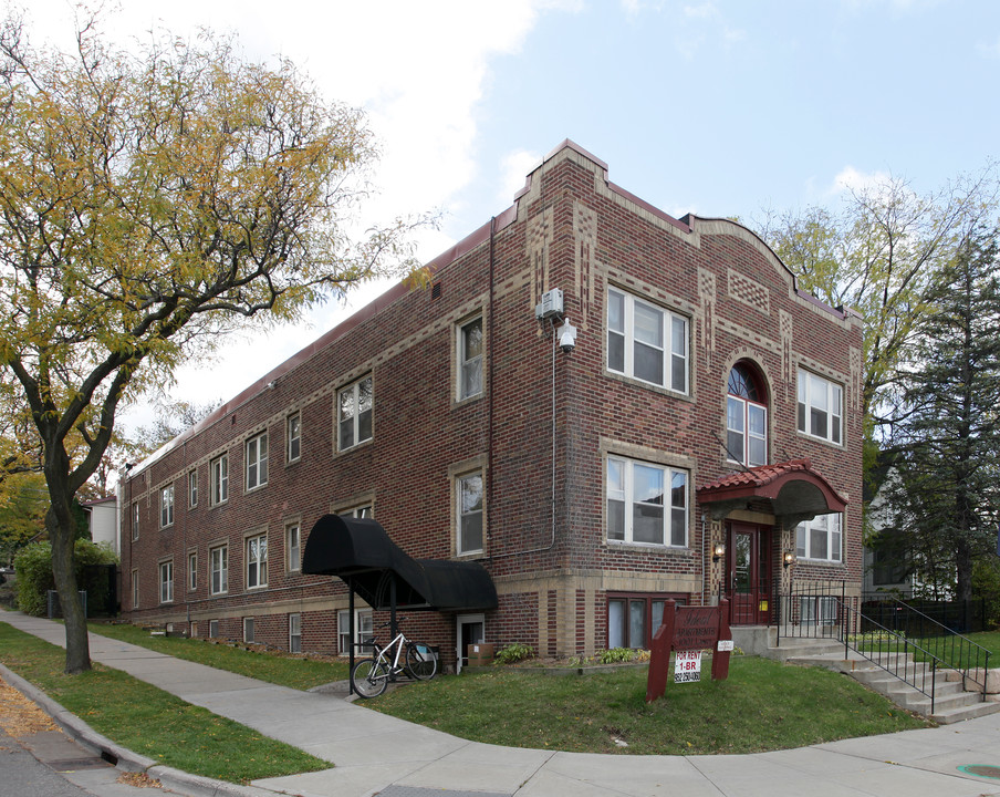 1001 Lowry Ave N in Minneapolis, MN - Building Photo