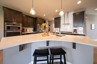 725 Wildflower Ln in Chanhassen, MN - Building Photo - Building Photo