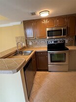 10757 Cleary Blvd in Plantation, FL - Building Photo