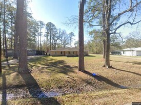 307 W Lester Hawthorne St in Kirbyville, TX - Building Photo