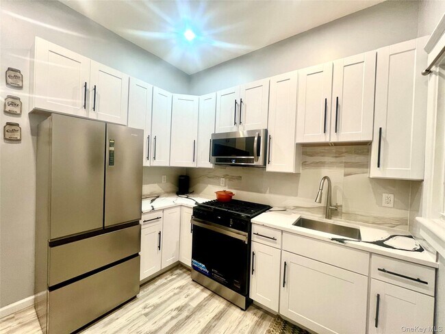 17 Academy Ave in Middletown, NY - Building Photo - Building Photo