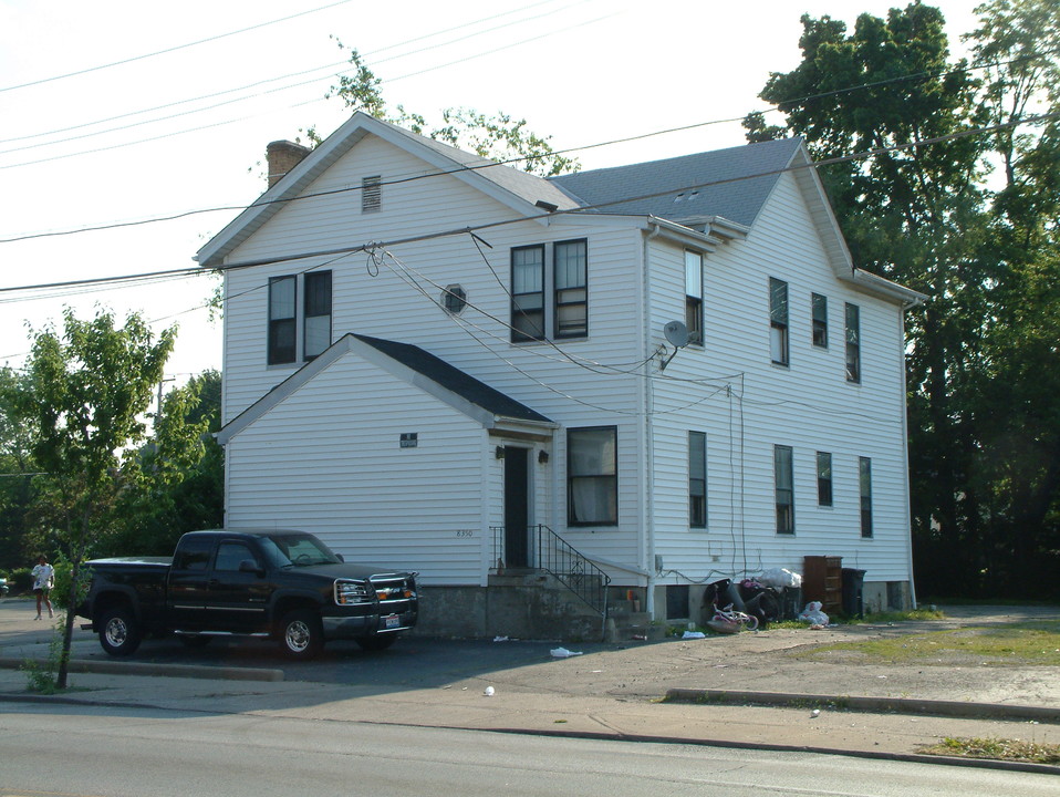 8350 Vine St in Cincinnati, OH - Building Photo