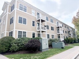 11 Cheriton Rd, Unit 107 in Boston, MA - Building Photo