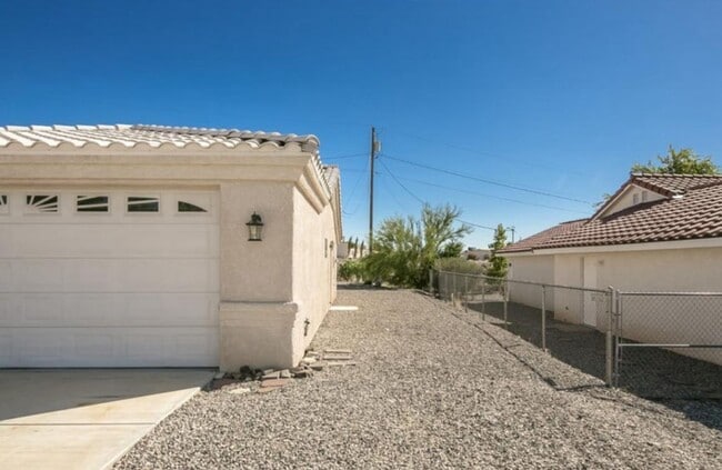 4018 Carlsbad Dr in Lake Havasu City, AZ - Building Photo - Building Photo