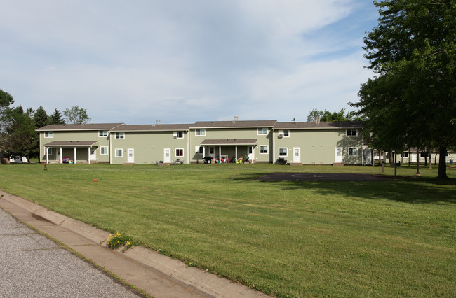 Superior Townhomes in Superior, WI - Building Photo - Building Photo