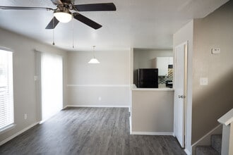 Park at Woodland Trails in Houston, TX - Foto de edificio - Building Photo