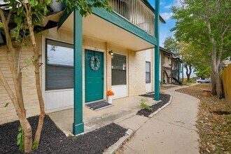 1624 Aquarena Springs Dr in San Marcos, TX - Building Photo - Building Photo