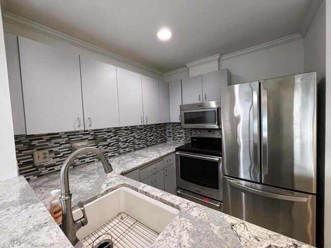 915 6th Ave N in Seattle, WA - Foto de edificio - Building Photo