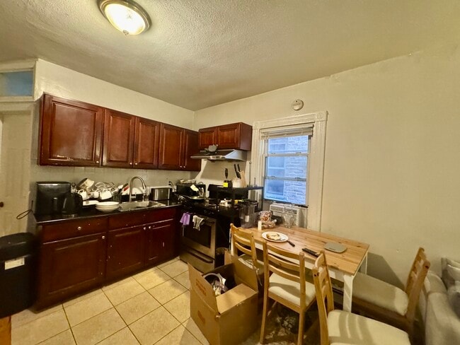 3 Warwick St, Unit 2