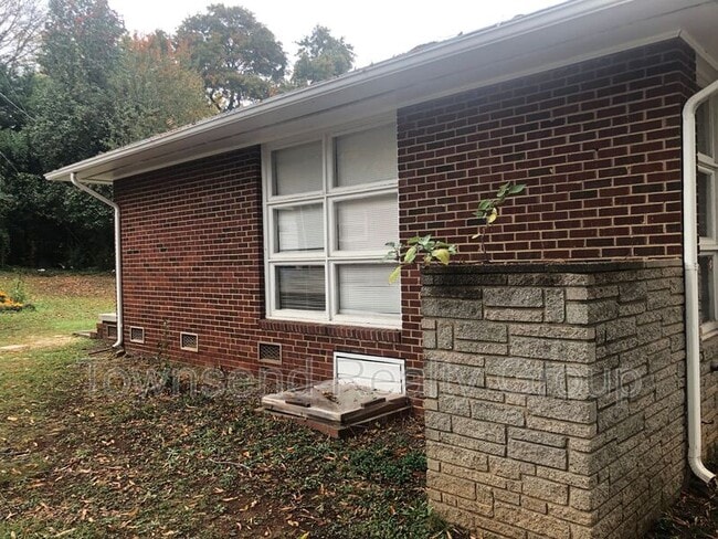 3649 Dresden Dr E in Charlotte, NC - Building Photo - Building Photo