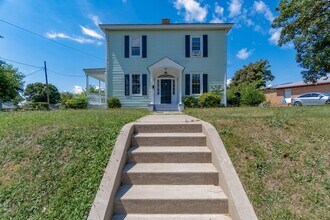 1328 Hampton Dr in Newport News, VA - Building Photo - Building Photo