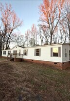 103 Oak Ct in Williamston, SC - Building Photo