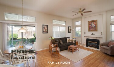 1057 S Bluff Dr in Roseville, CA - Building Photo - Building Photo